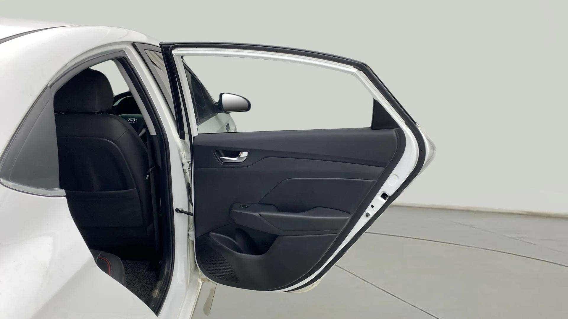 Rear door and side view of a Hyundai Verna