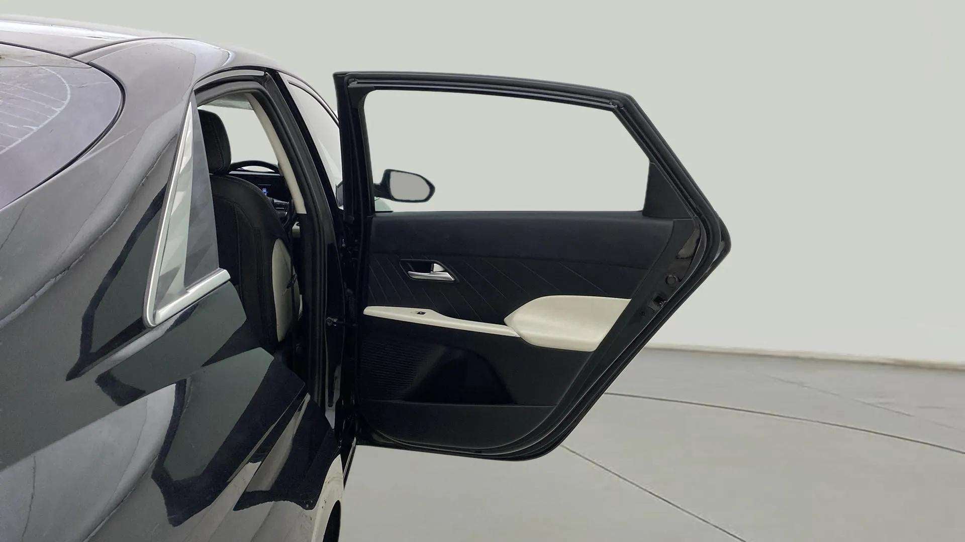 Rear left door of a Hyundai Verna