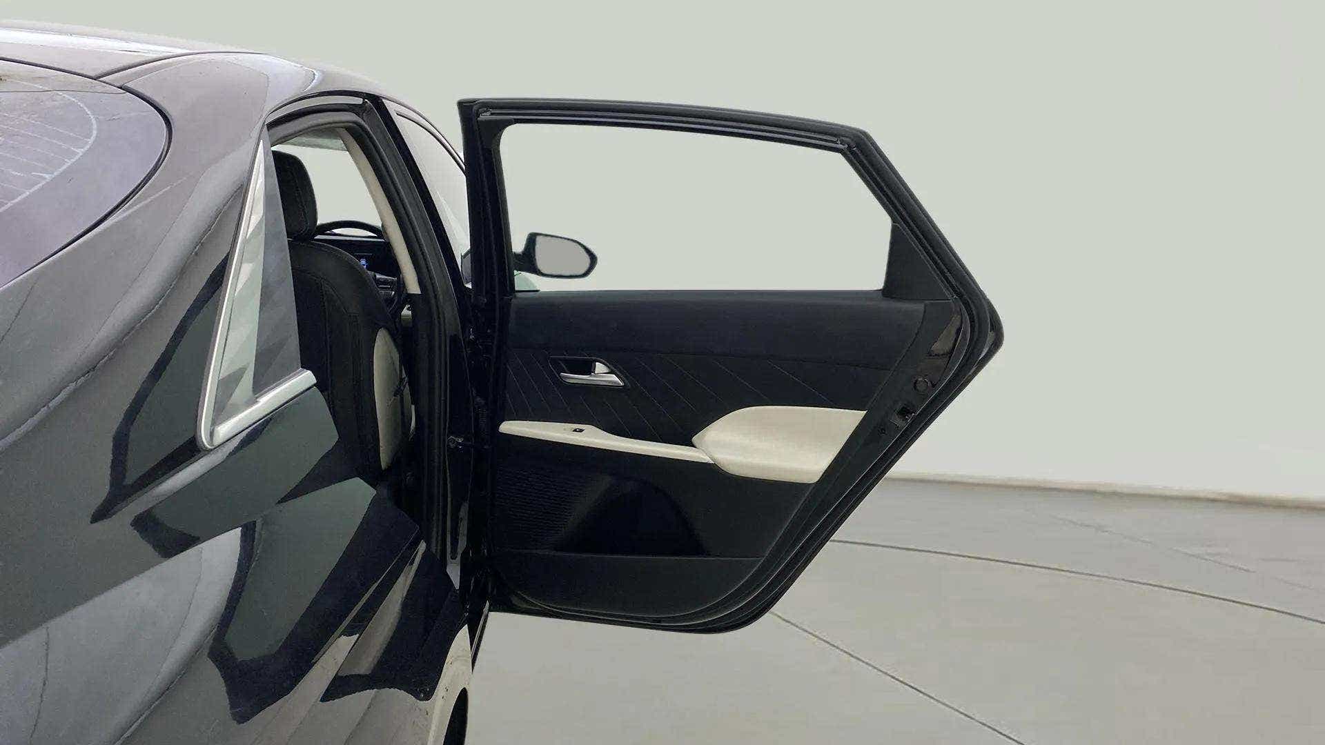 Rear left door of a Hyundai Verna