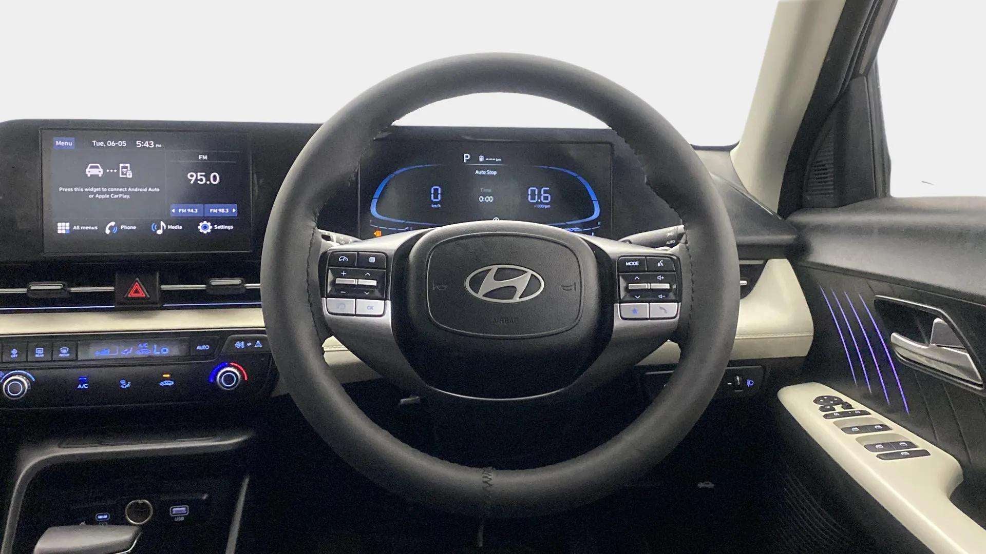 Dashboard and steering wheel of a Hyundai Verna