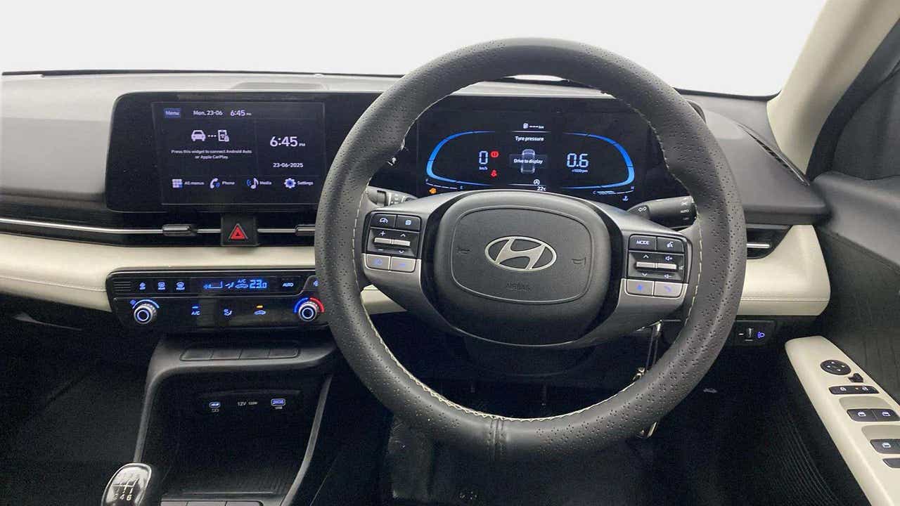 Dashboard and steering wheel of a Hyundai Verna