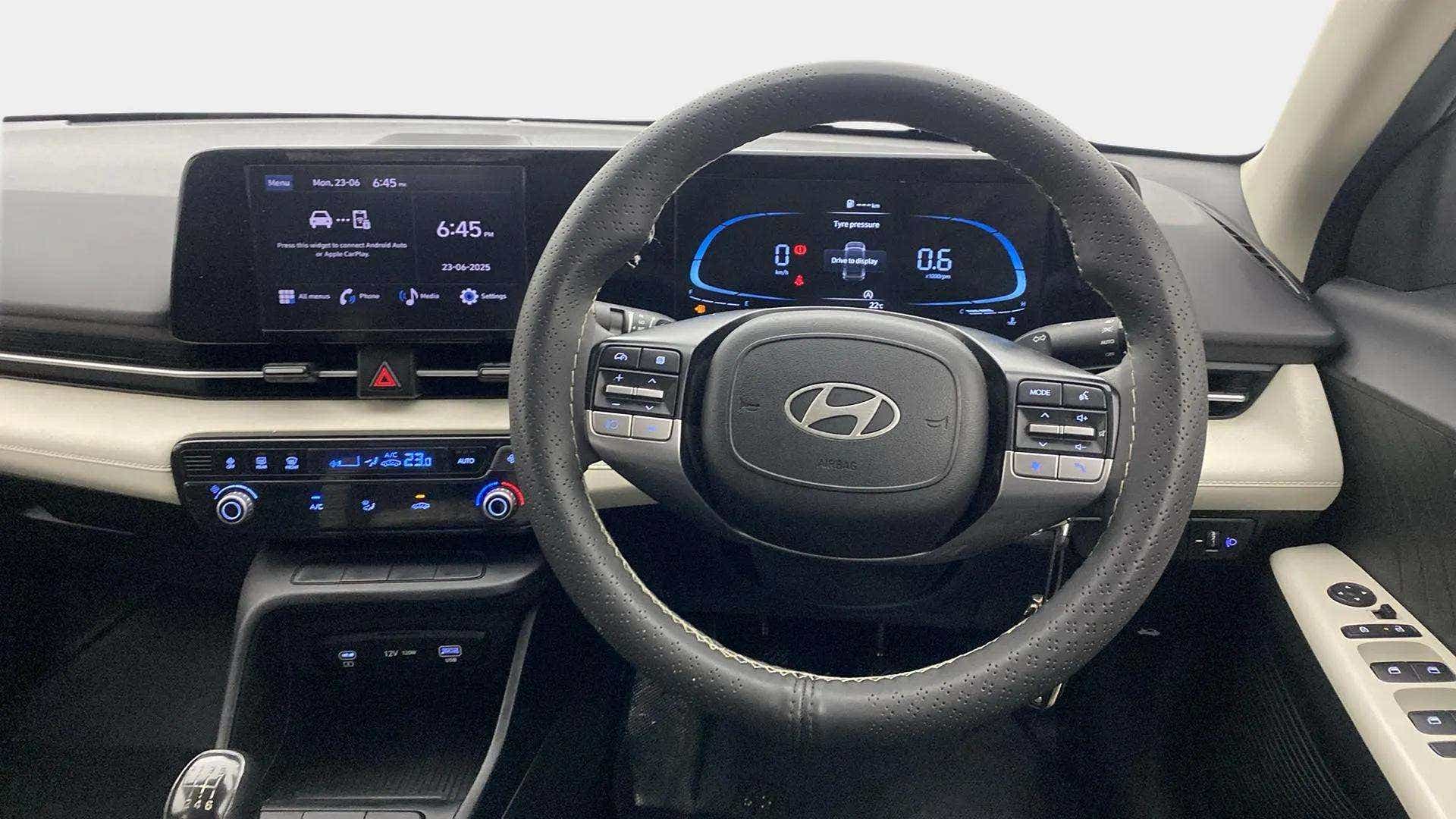 Dashboard and steering wheel of a Hyundai Verna