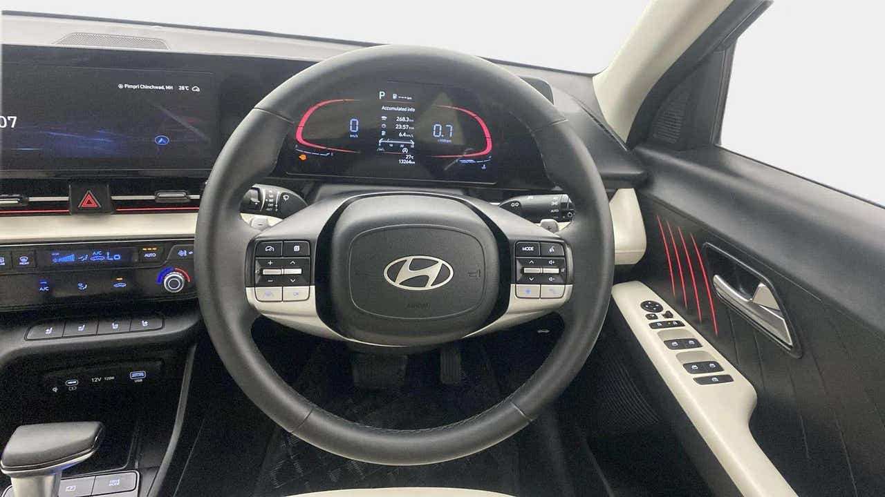 Steering wheel and dashboard of a Hyundai Verna