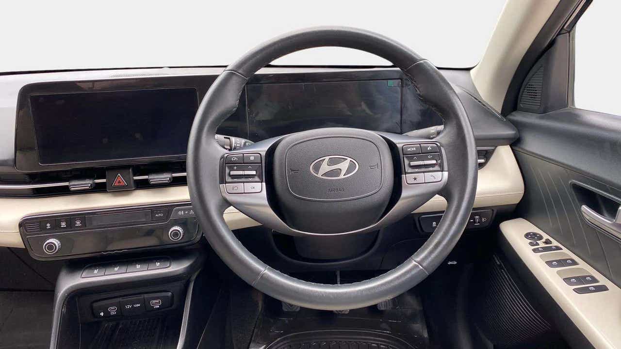 Dashboard and steering wheel of a Hyundai Verna