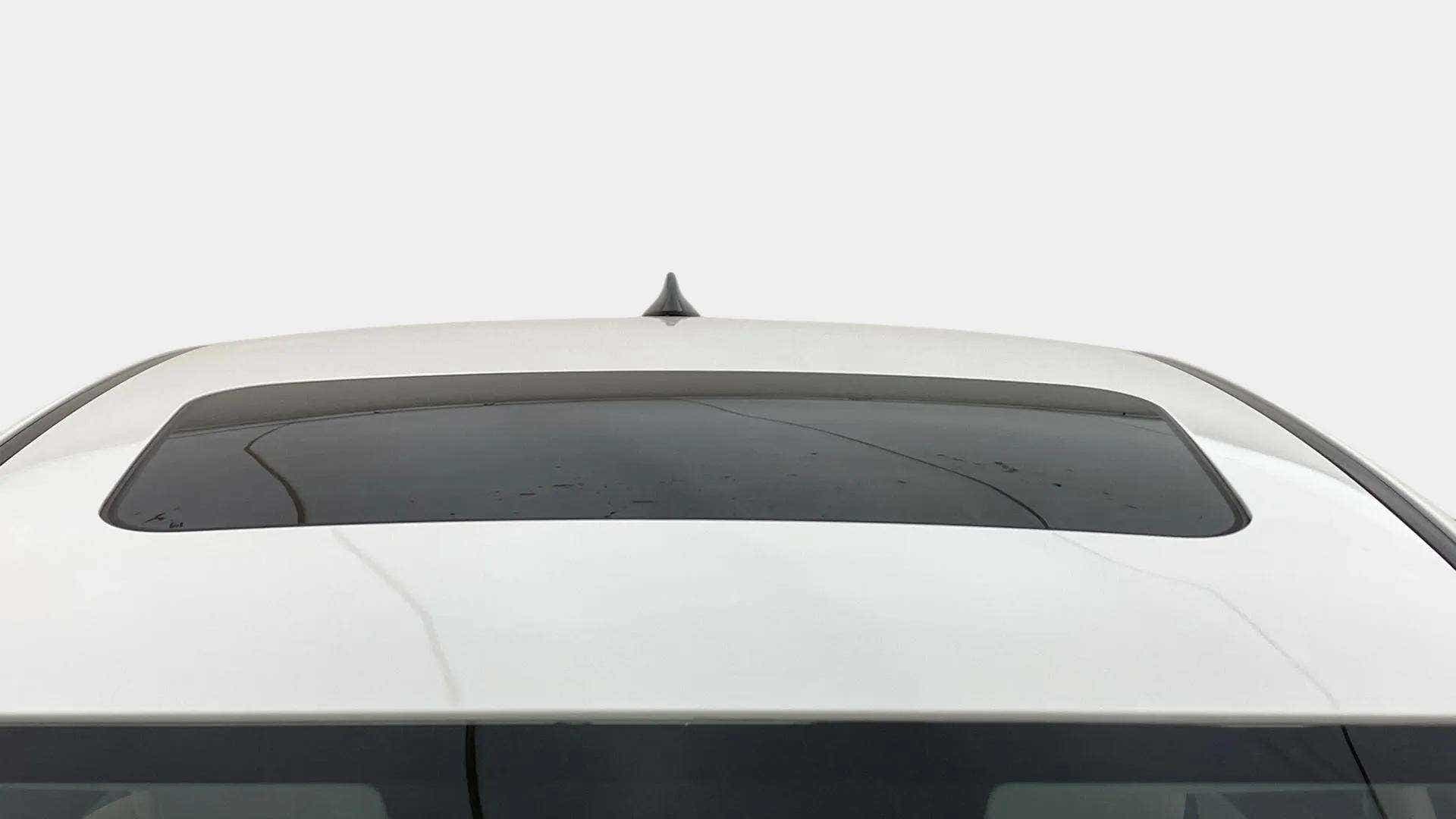 Sunroof close-up of a Hyundai Verna