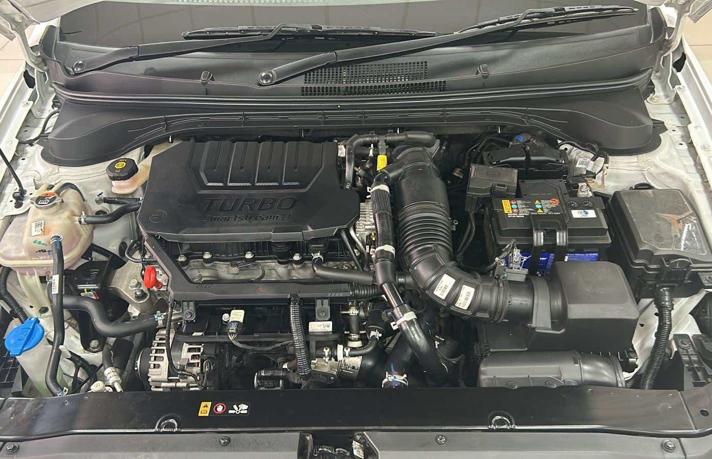 Engine bay view of a Hyundai Verna