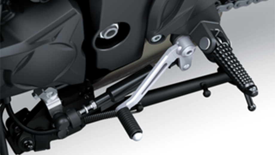 Close-up of footpeg and shifter area of Kawasaki Z1100