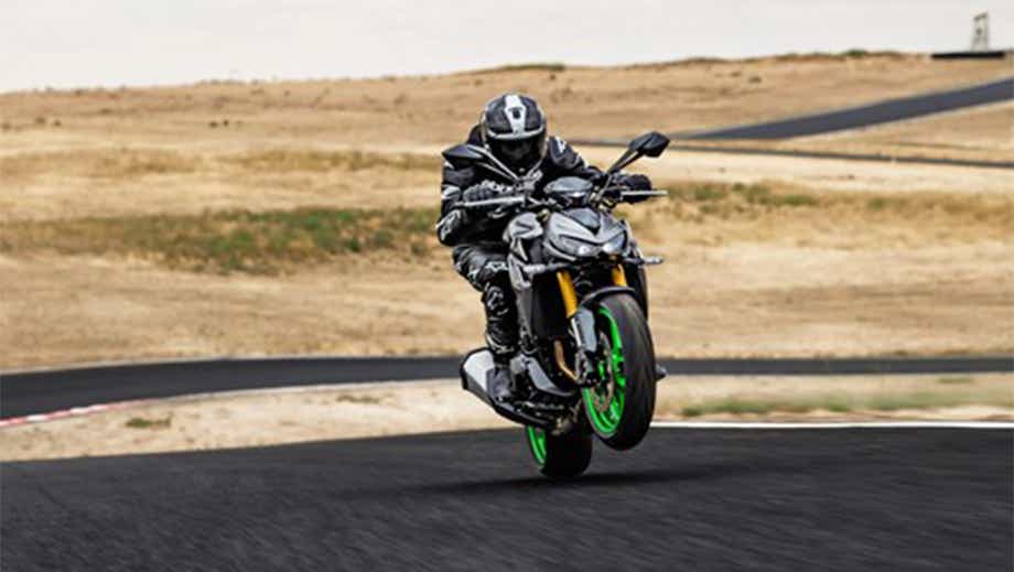 Front view of Kawasaki Z1100