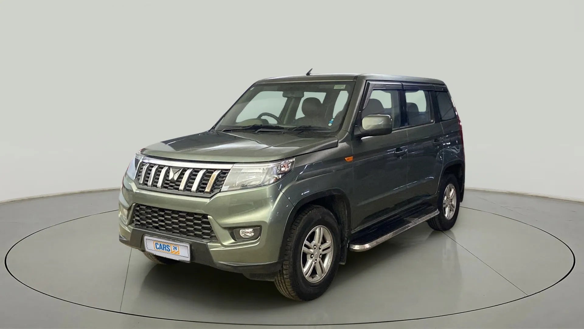 Front three-quarter view of a Mahindra Bolero Neo