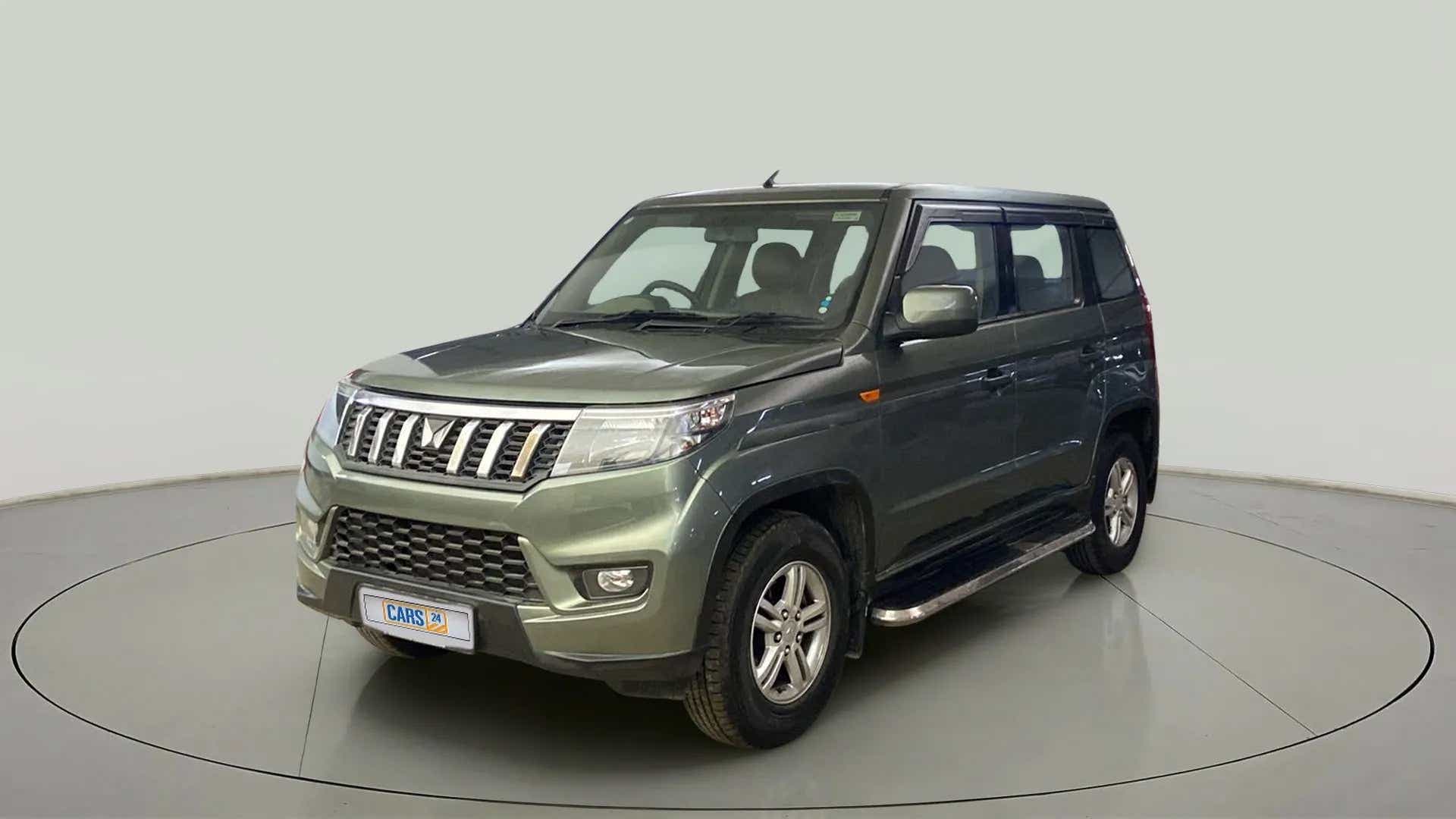 Front three-quarter view of a Mahindra Bolero Neo