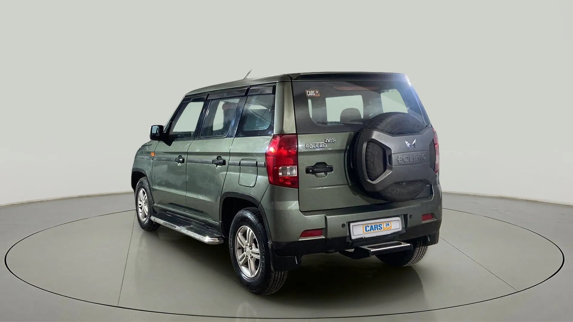 Rear three-quarter view of a Mahindra Bolero Neo