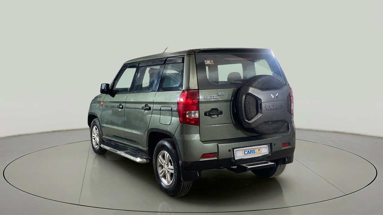 Rear three-quarter view of a Mahindra Bolero Neo