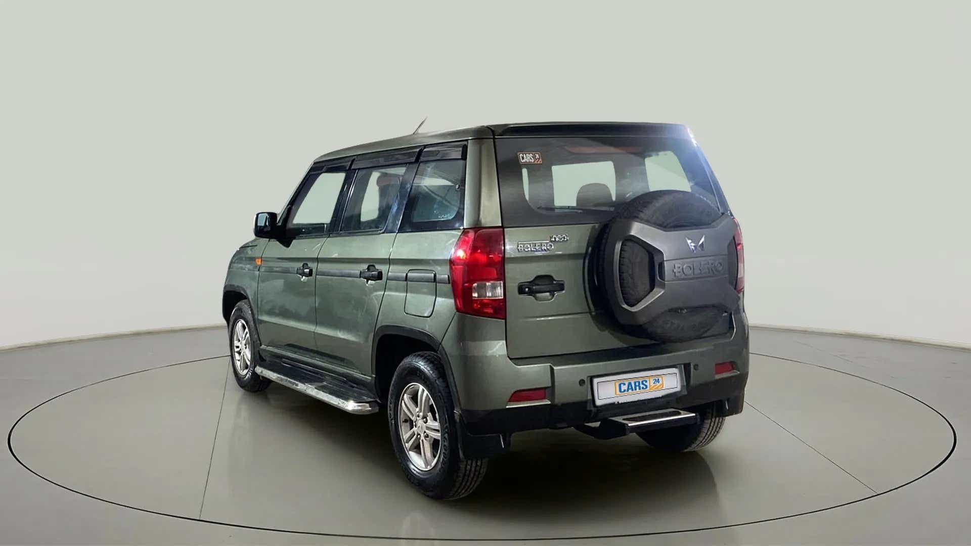 Rear three-quarter view of a Mahindra Bolero Neo