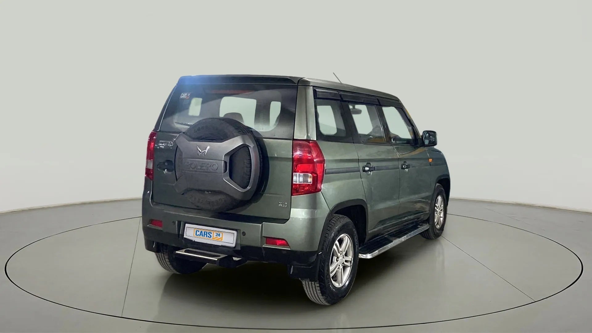 Rear three-quarter view of a Mahindra Bolero Neo