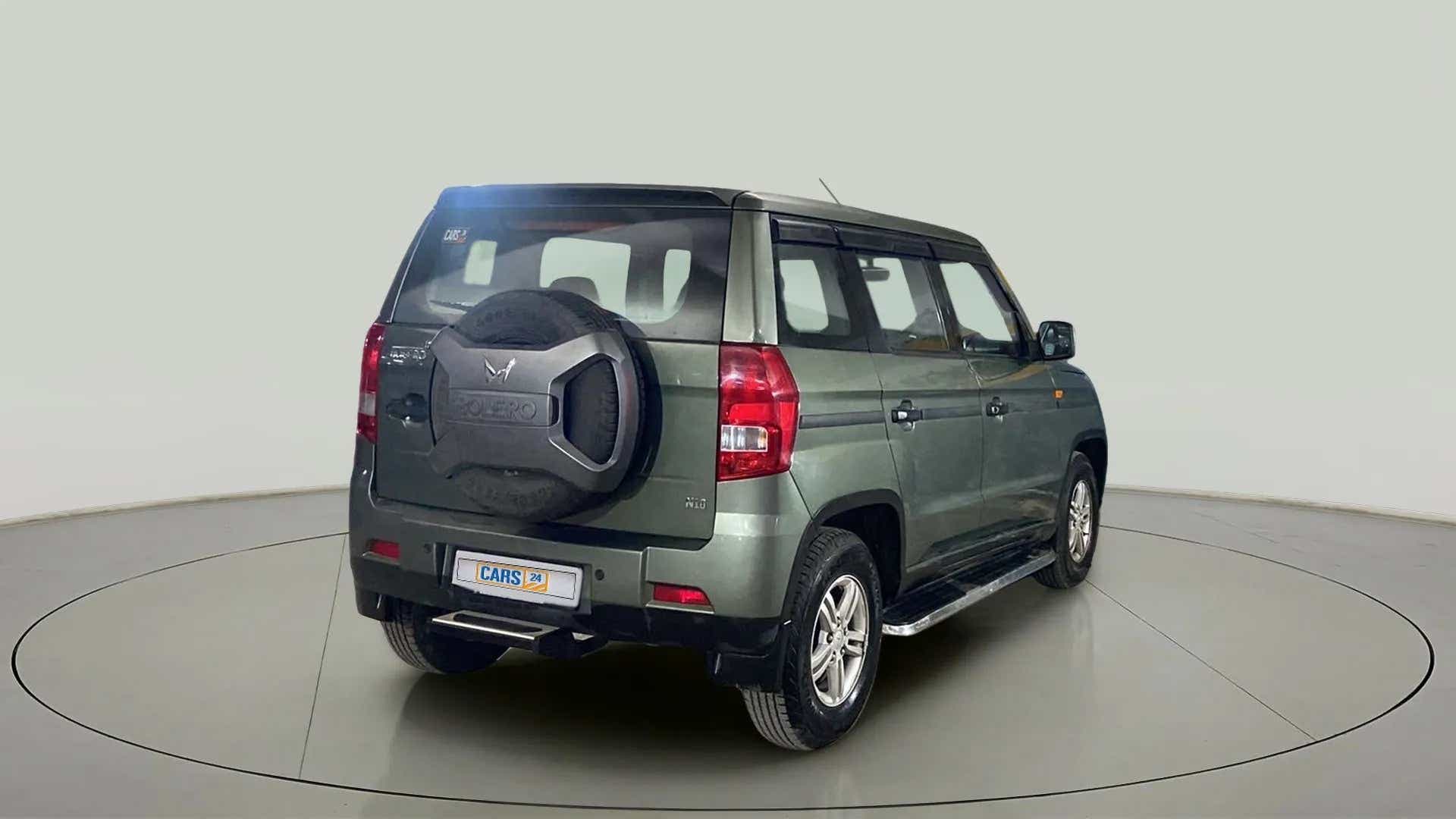 Rear three-quarter view of a Mahindra Bolero Neo