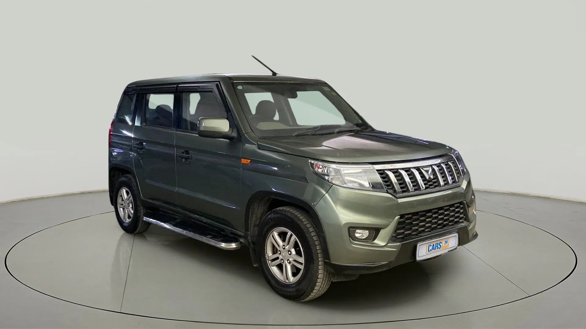 Front three-quarter view of a Mahindra Bolero Neo