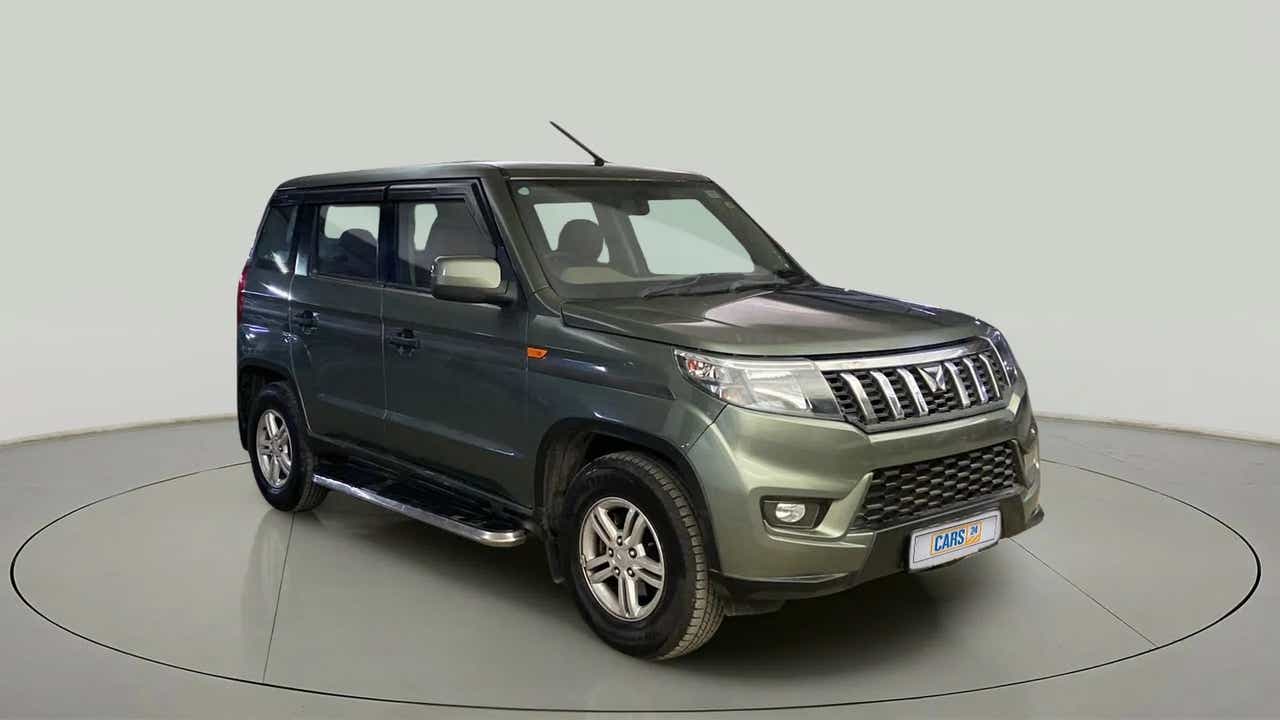 Front three-quarter view of a Mahindra Bolero Neo