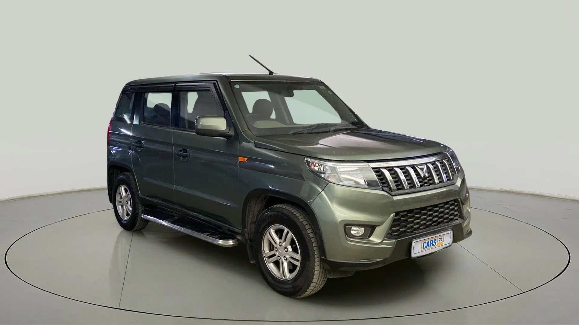 Front three-quarter view of a Mahindra Bolero Neo