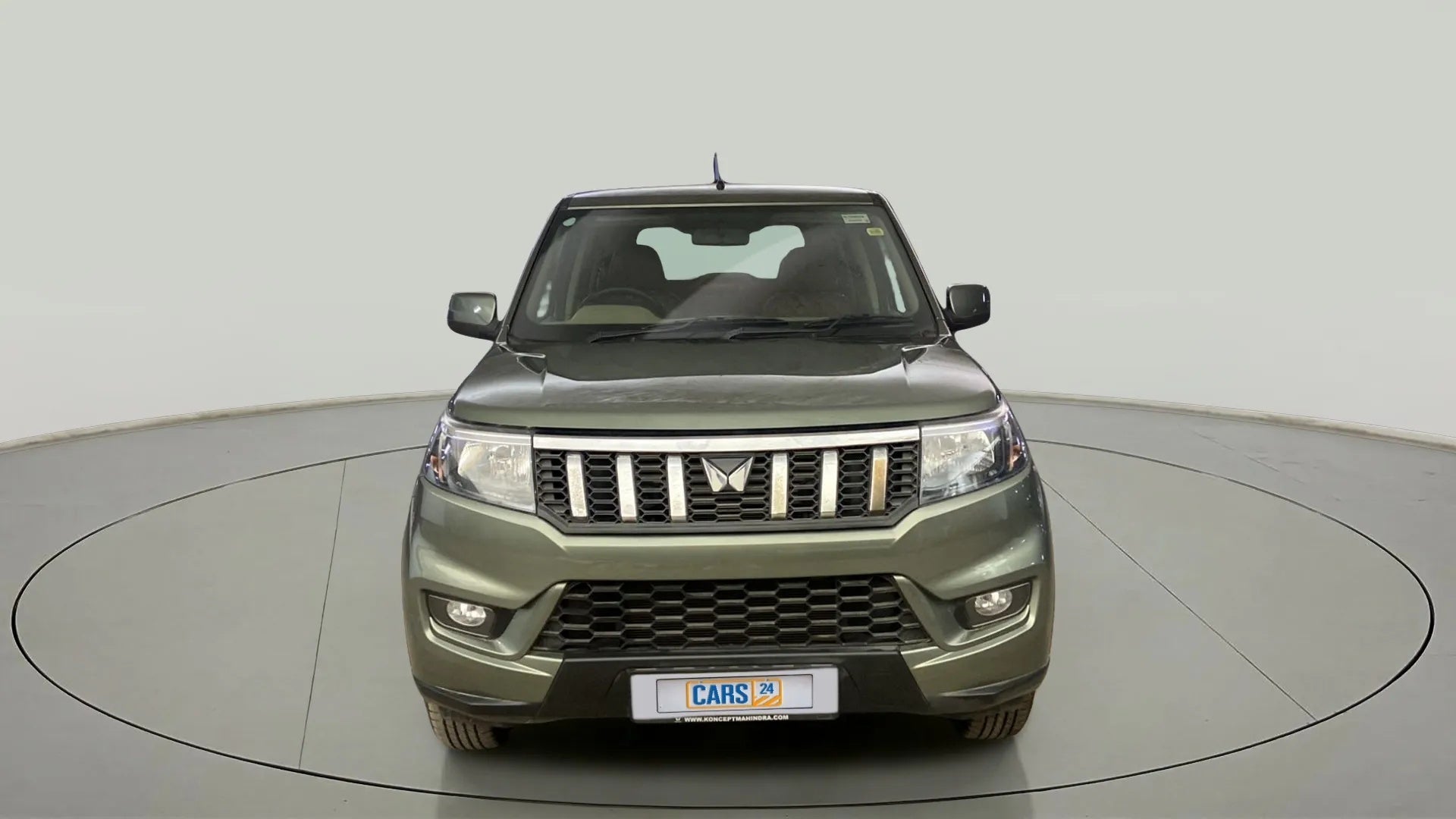 Front view of a Mahindra Bolero Neo