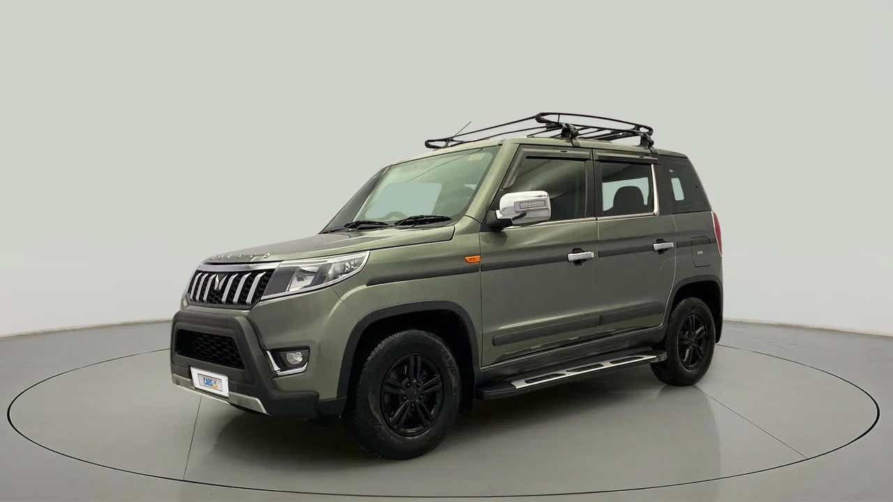 Front three-quarter view of a Mahindra Bolero Neo