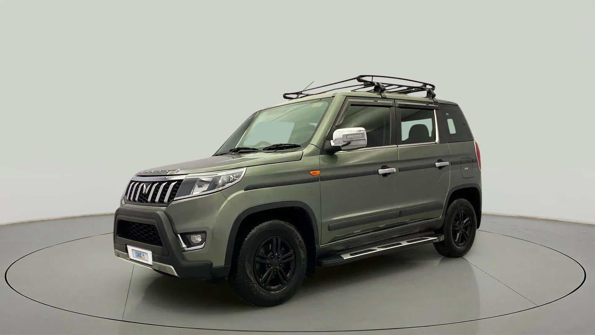 Front three-quarter view of a Mahindra Bolero Neo