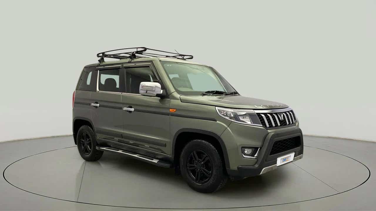 Front three-quarter view of a Mahindra Bolero Neo