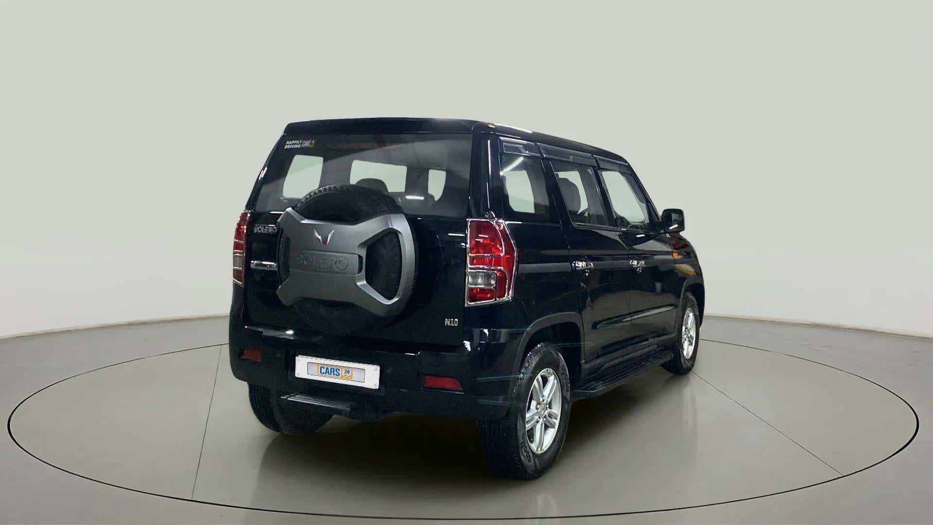 Rear three-quarter view of a Mahindra Bolero Neo