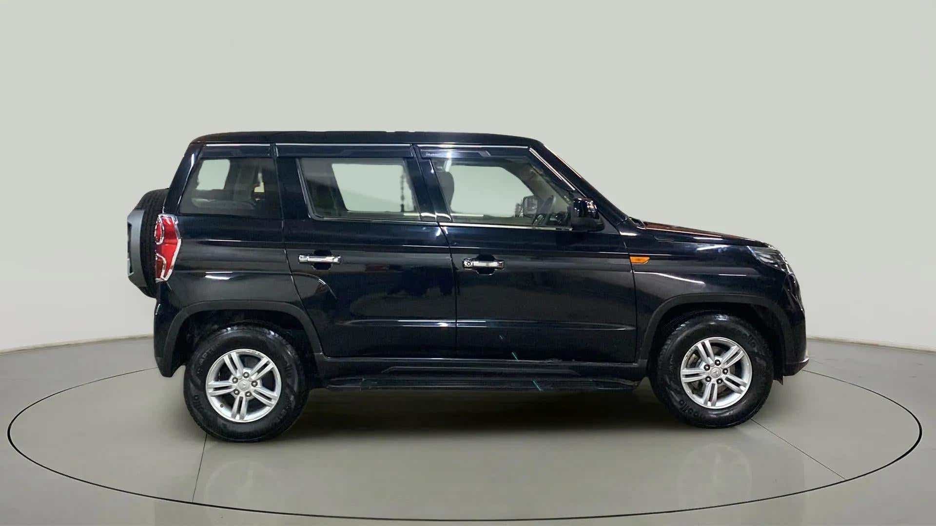 Side profile of a Mahindra Bolero Neo