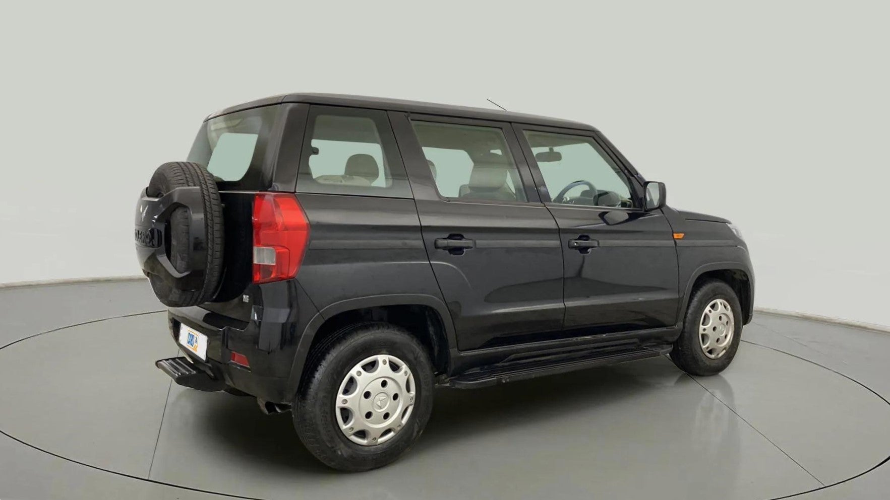 Rear three-quarter view of a Mahindra Bolero Neo