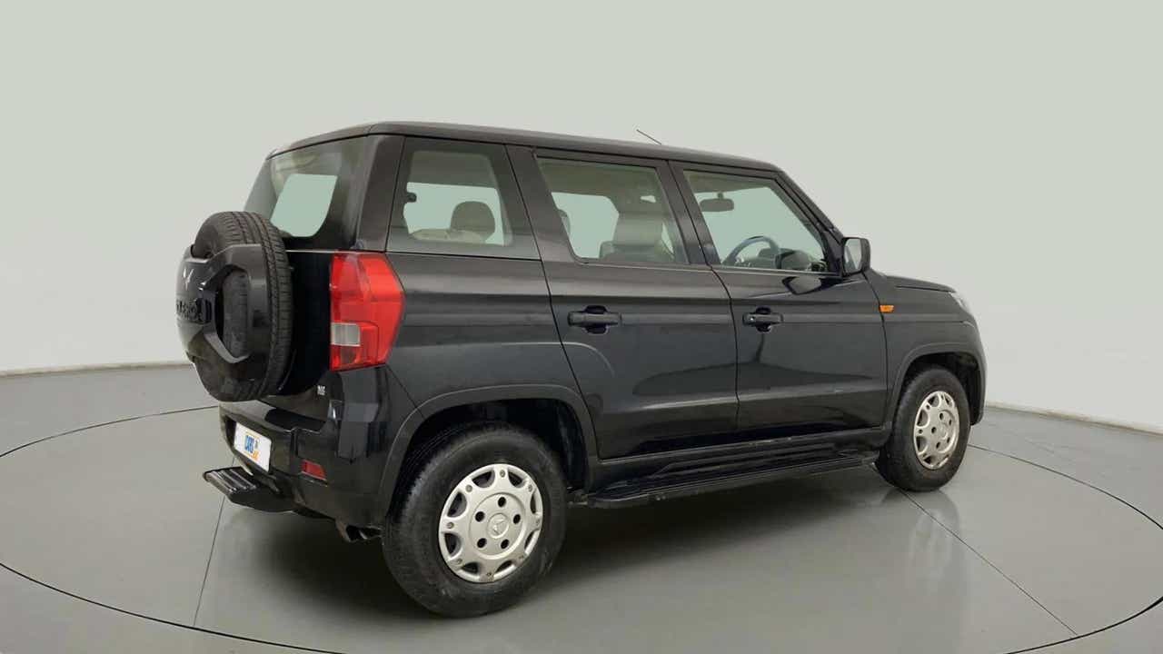 Rear three-quarter view of a Mahindra Bolero Neo