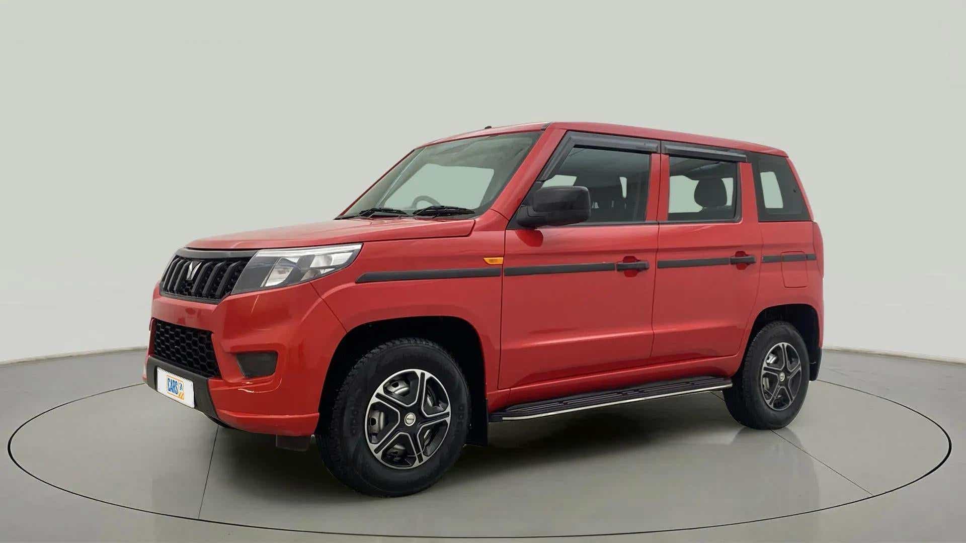 Front three-quarter view of a Mahindra Bolero Neo