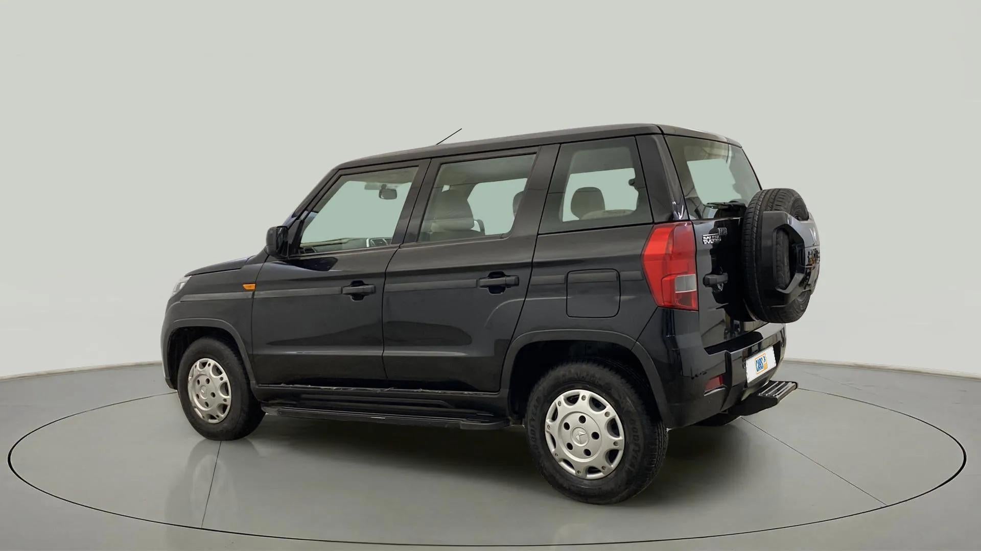 Rear three-quarter view of a Mahindra Bolero Neo