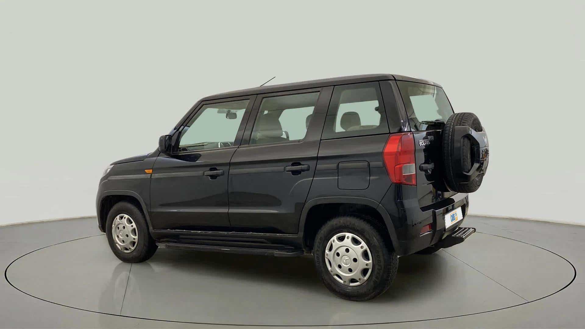 Rear three-quarter view of a Mahindra Bolero Neo