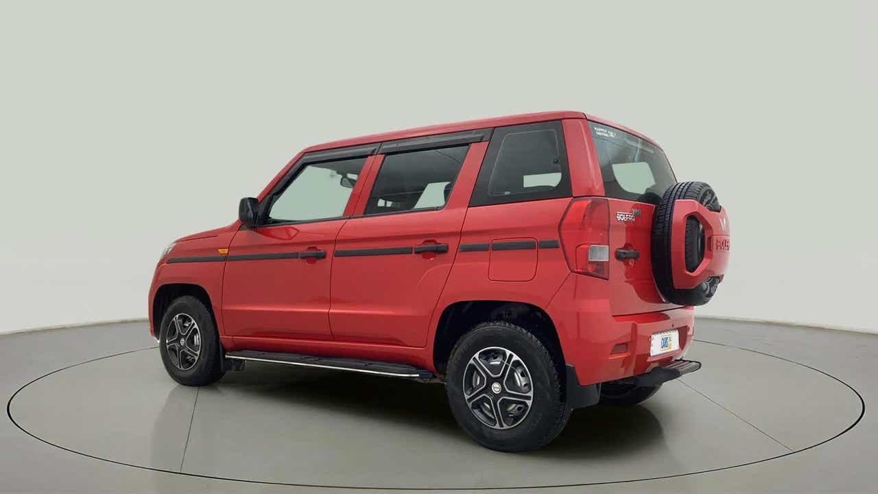 Rear three-quarter view of a Mahindra Bolero Neo