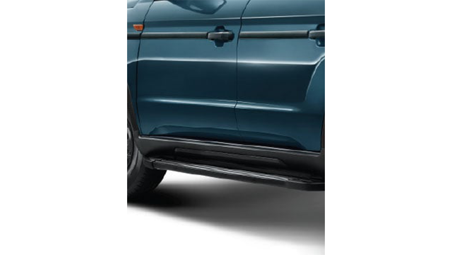 Side profile close-up of a jeans blue Mahindra Bolero Neo