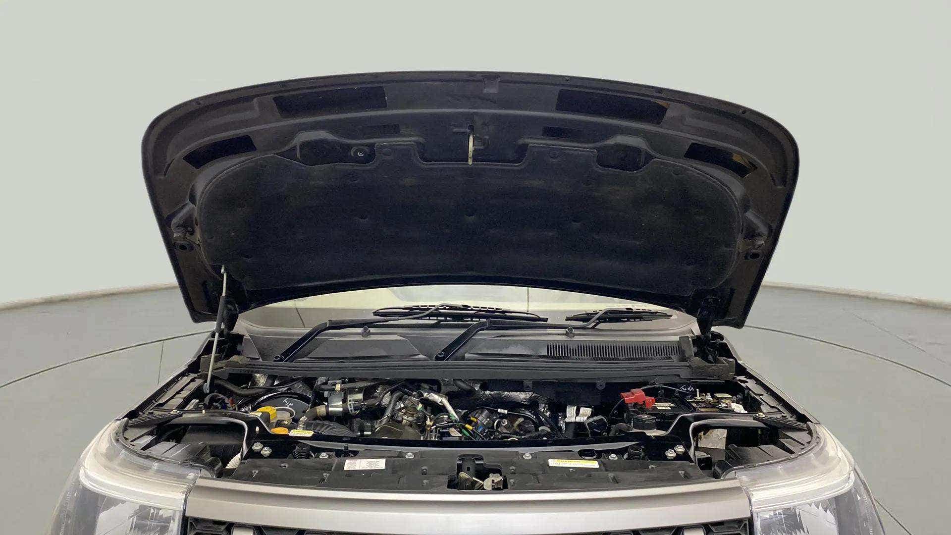 Engine bay of a Mahindra Bolero Neo