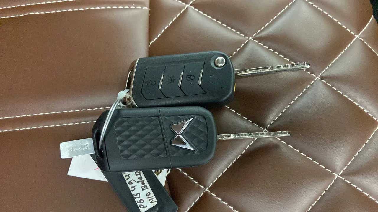 Car key fob and key of a mahindra bolero neo