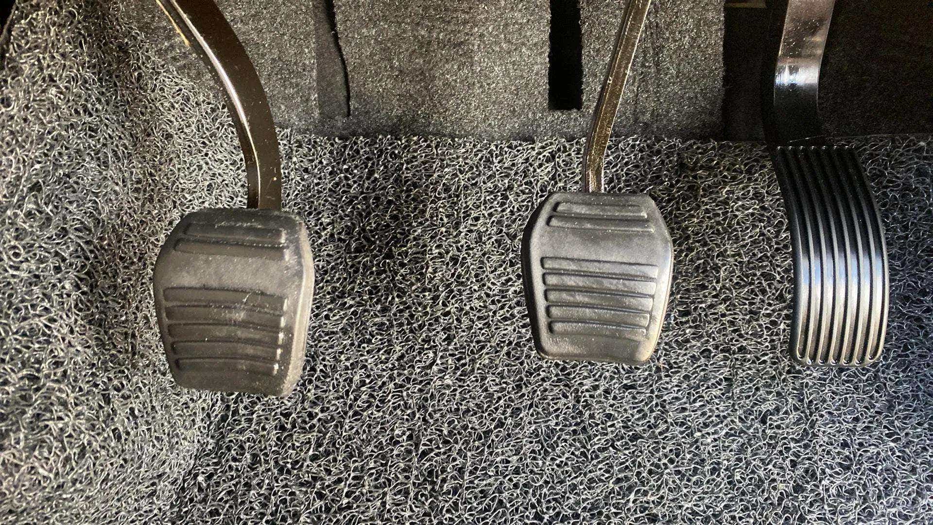 Footwell pedal set of a Mahindra Bolero Neo