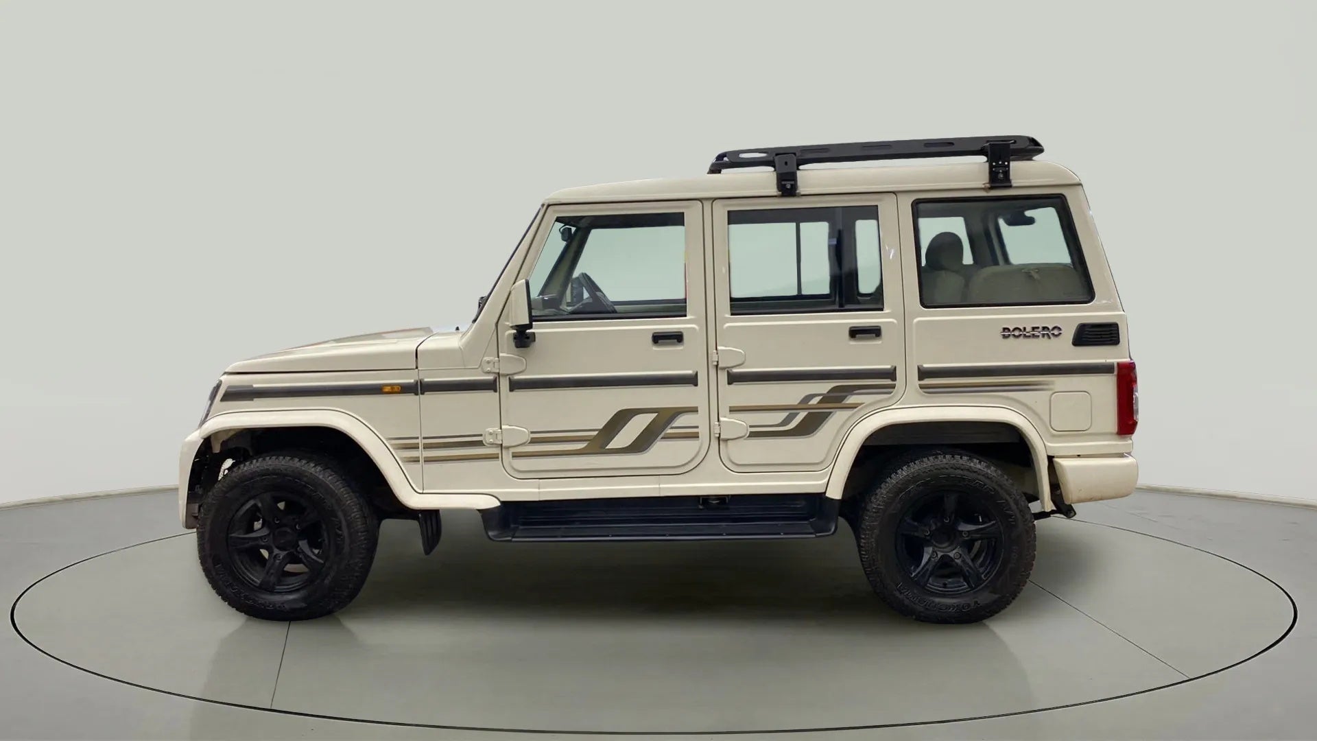 Side view of a Mahindra Bolero