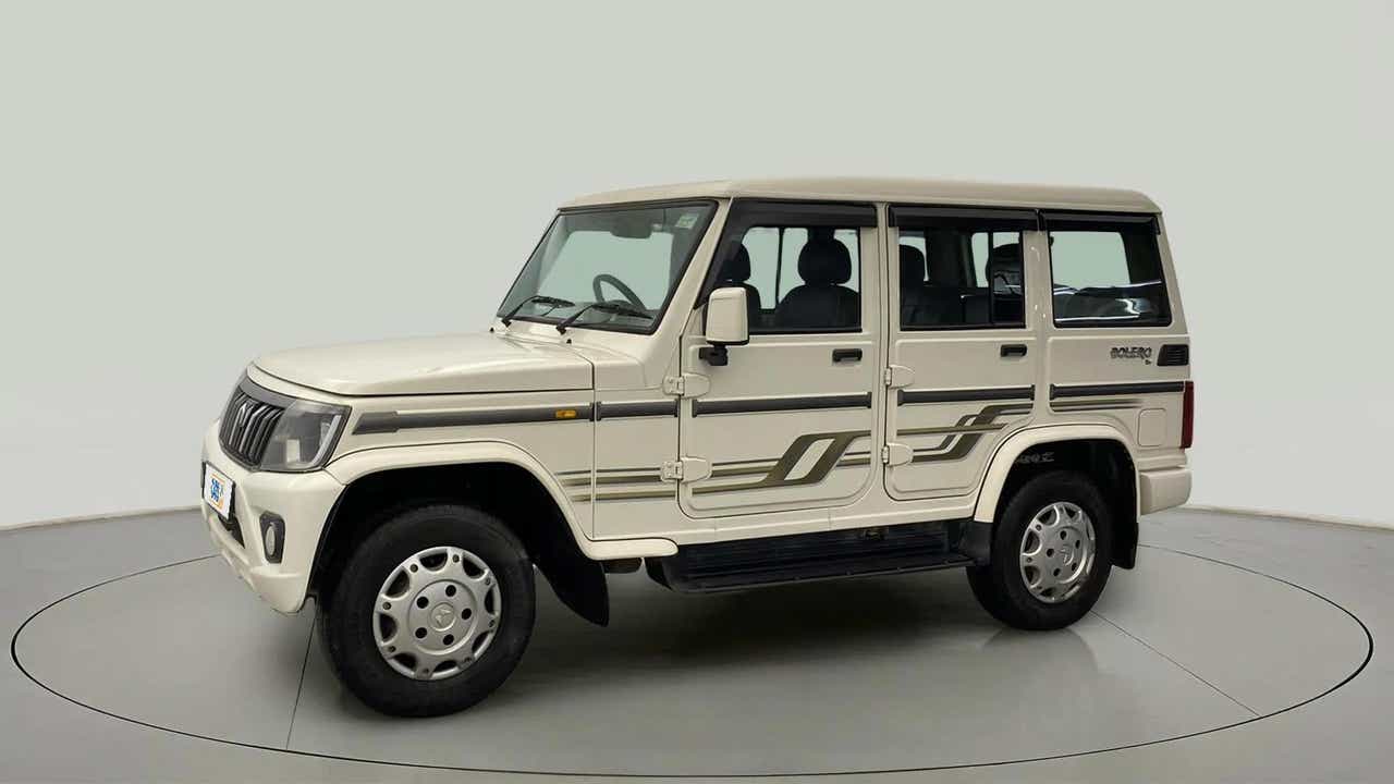 Side view of a diamond white Mahindra Bolero