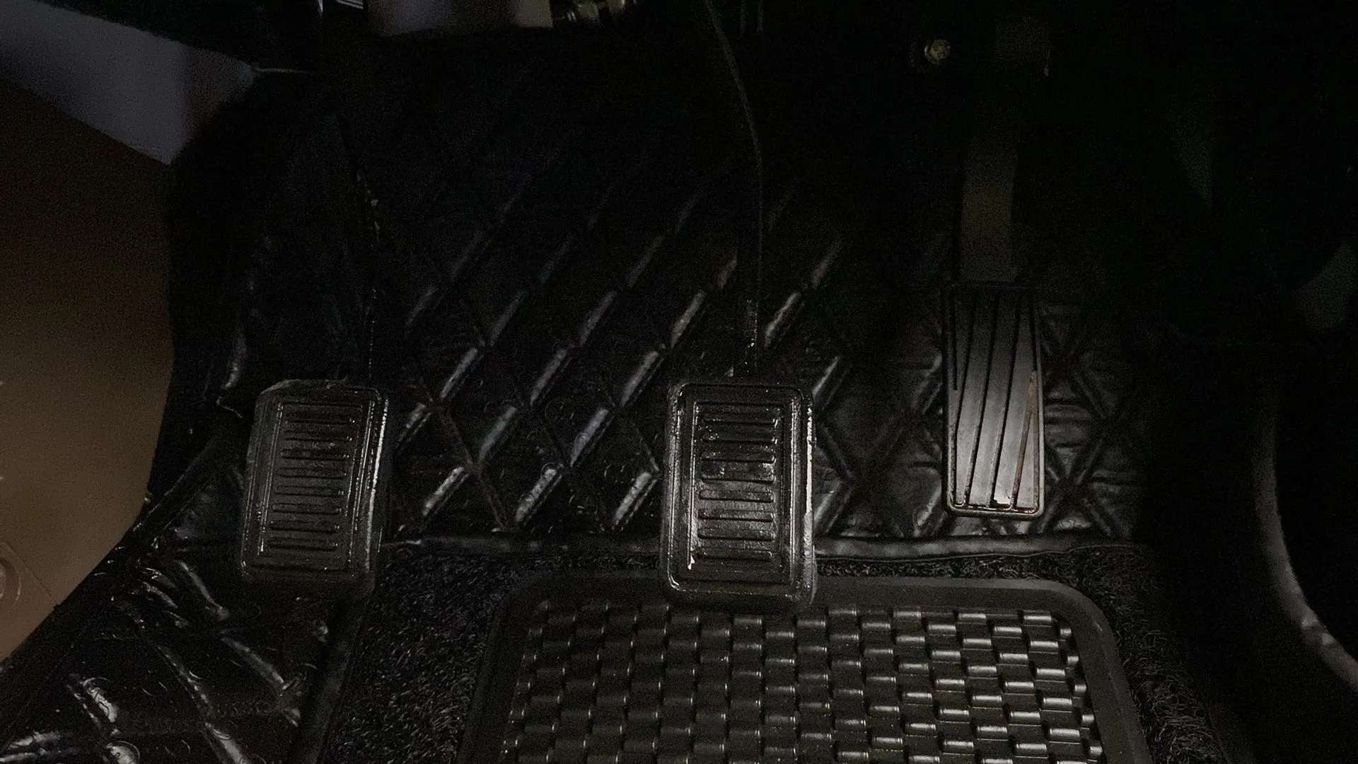 Foot pedals of a Mahindra Bolero