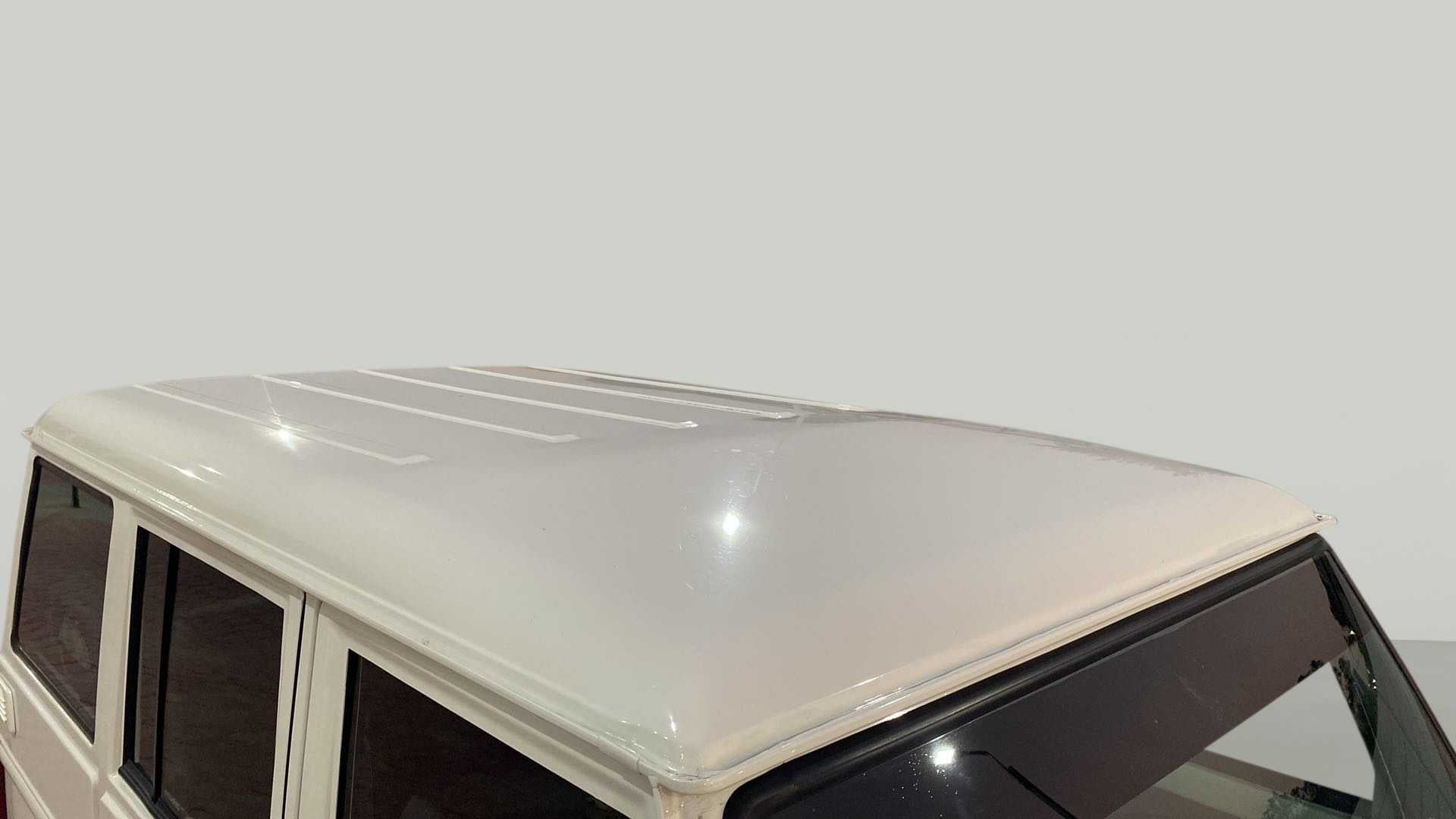 Roof view of a diamond white Mahindra Bolero