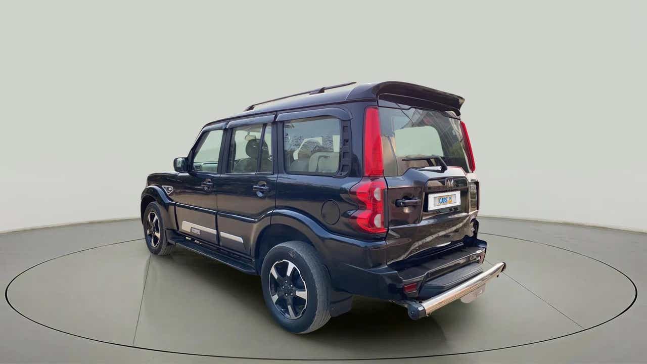 Rear three-quarter view of a Mahindra Scorpio Classic