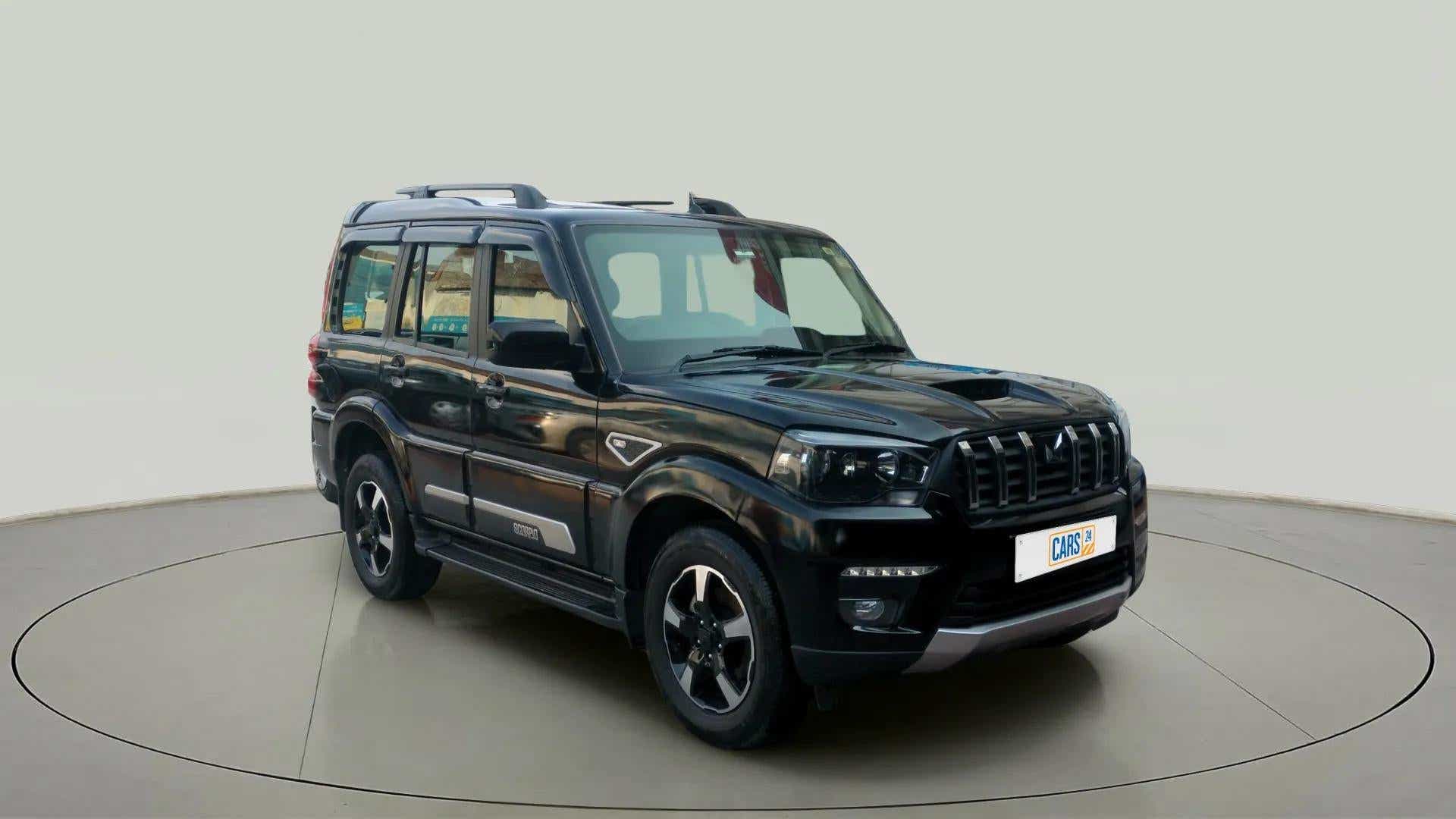 Front three-quarter of a Mahindra Scorpio Classic