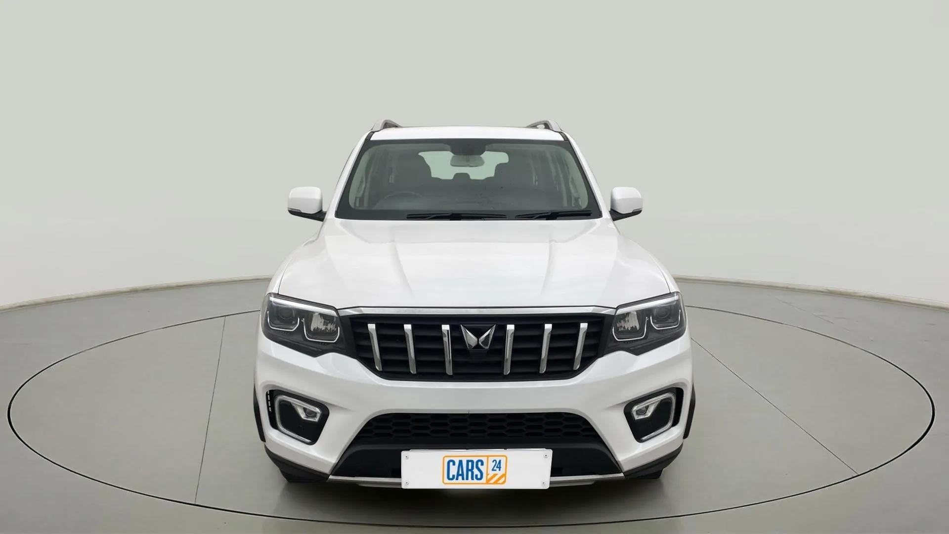 Front view of a Everest White Mahindra Scorpio-N
