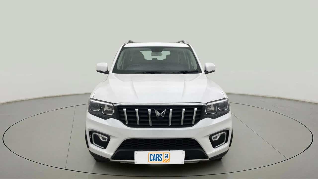 Front view of a Everest White Mahindra Scorpio-N