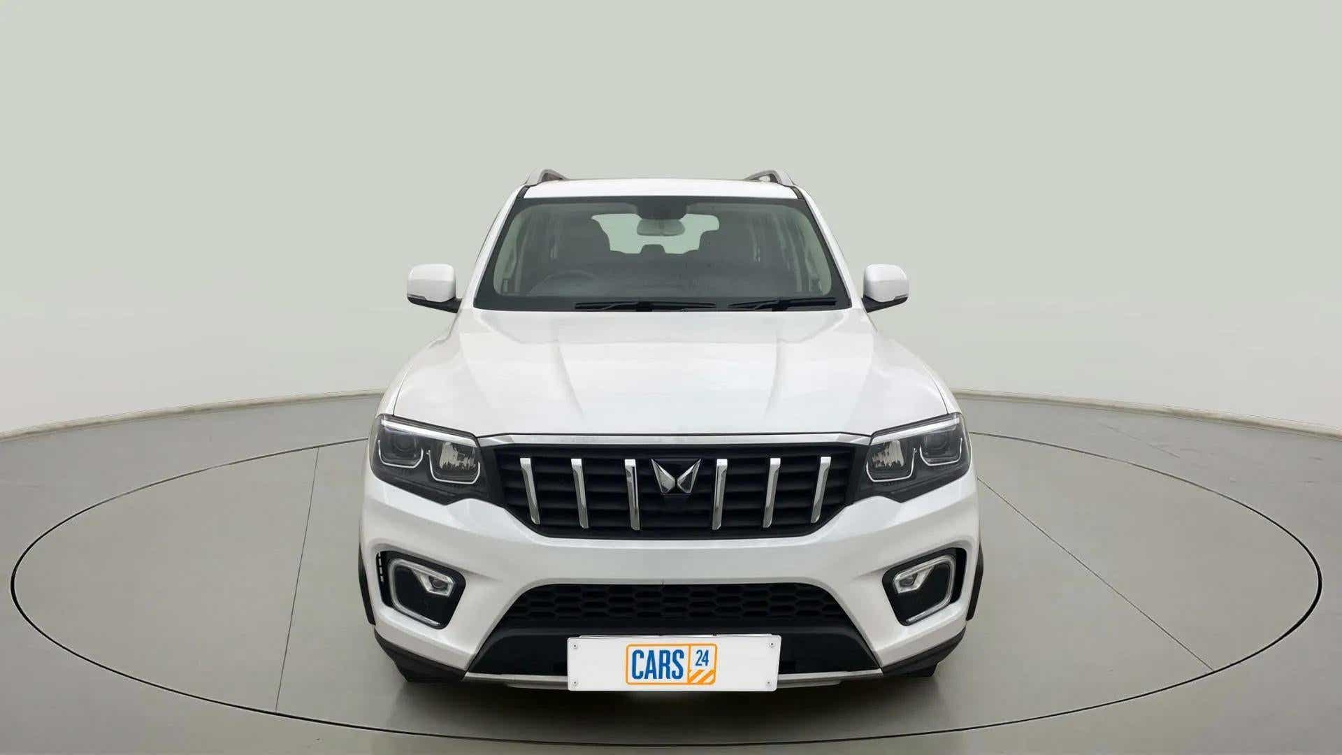 Front view of a Everest White Mahindra Scorpio-N