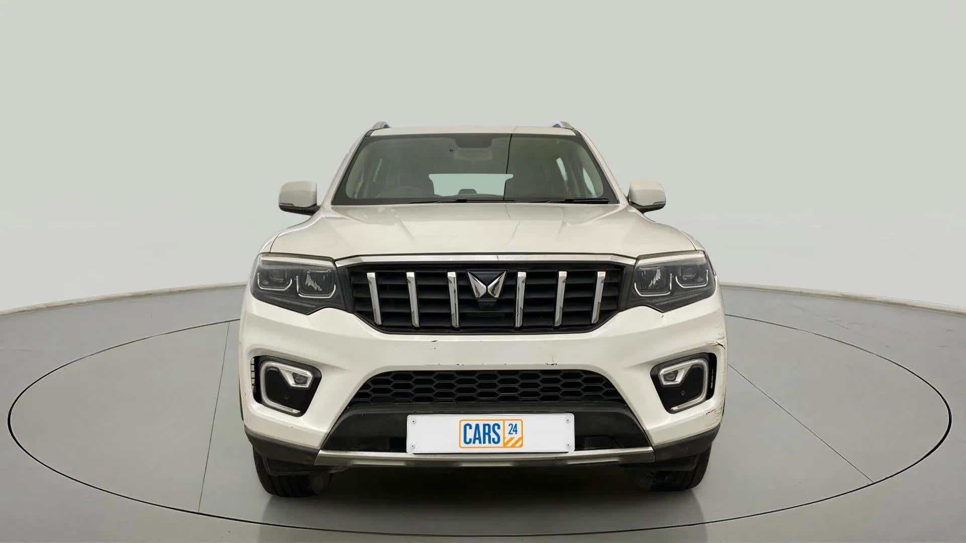Front view of a Everest White Mahindra Scorpio-N
