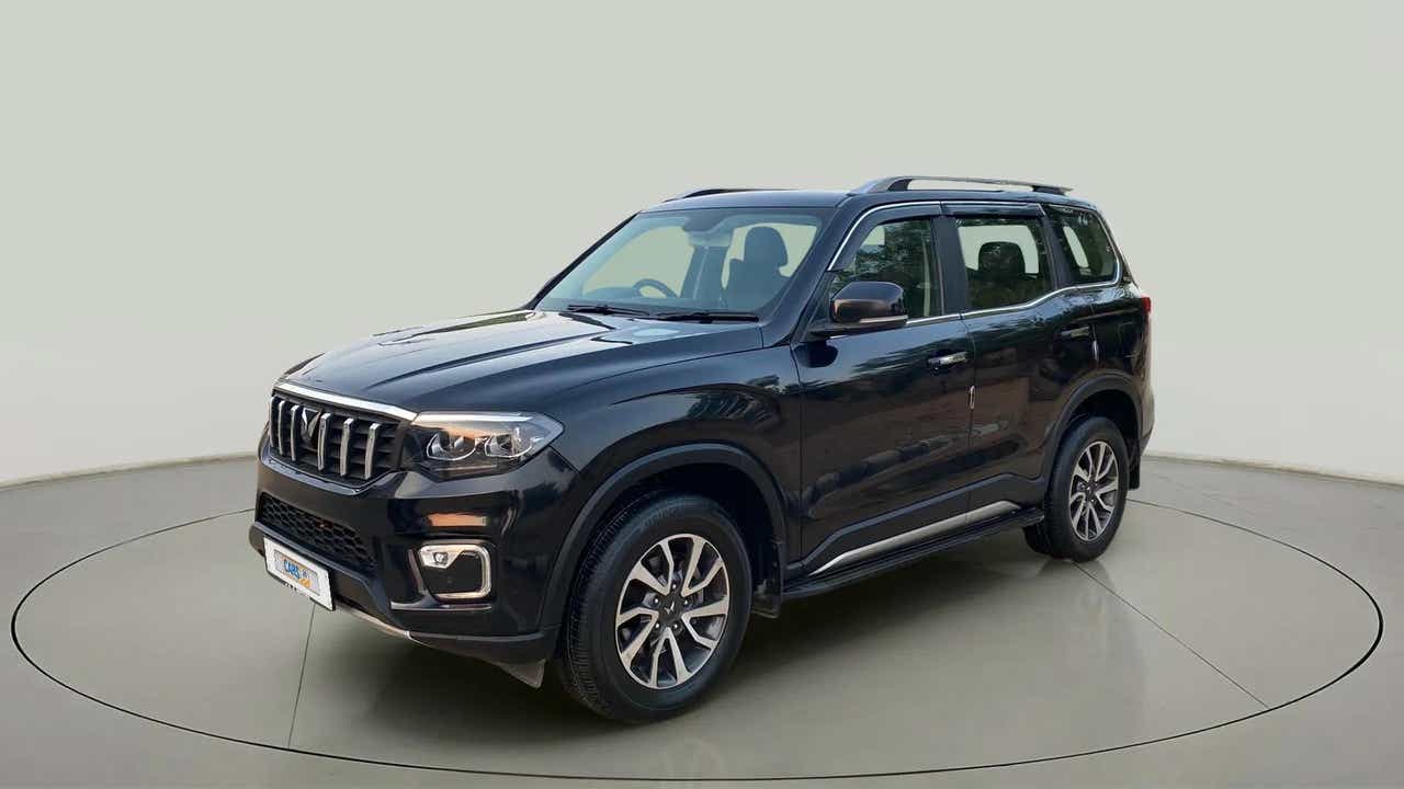 Front three-quarter of a deep forest Mahindra Scorpio-N