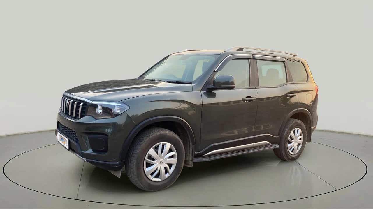 Front three-quarter of a deep forest Mahindra Scorpio-N